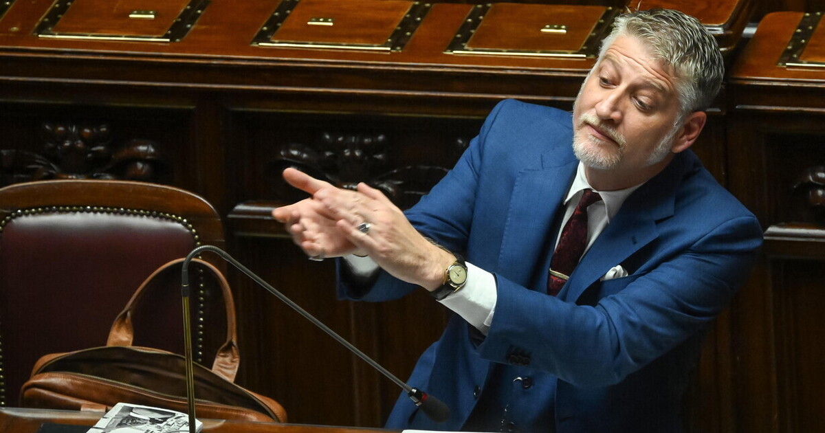 Giuli isolato e in guerra dentro FdI: se continua così, lascia!