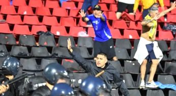 Eroico Riquelme sfida i tifosi e tiene a bada la polizia: scene surreali in Boca-Gimnasia!