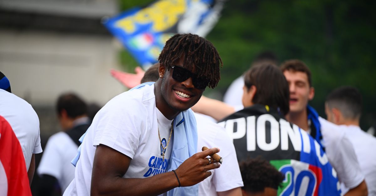 Bisseck festeggia 24 anni: l’Inter elogia il suo prezioso contributo alla conquista…