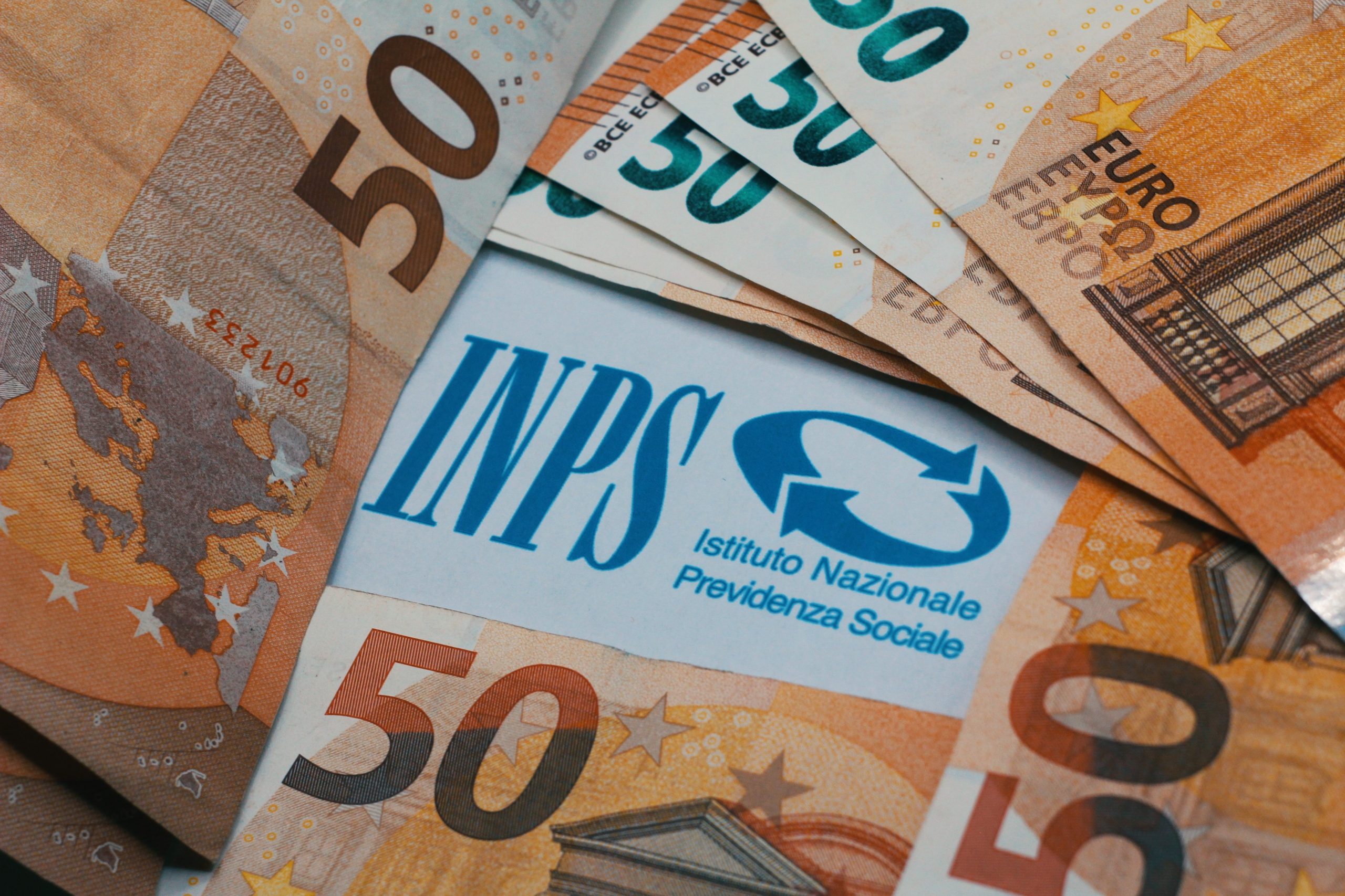 Nuova truffa INPS: SMS falso promette bonus di 280€! Cosa fare e cosa dice il messaggio