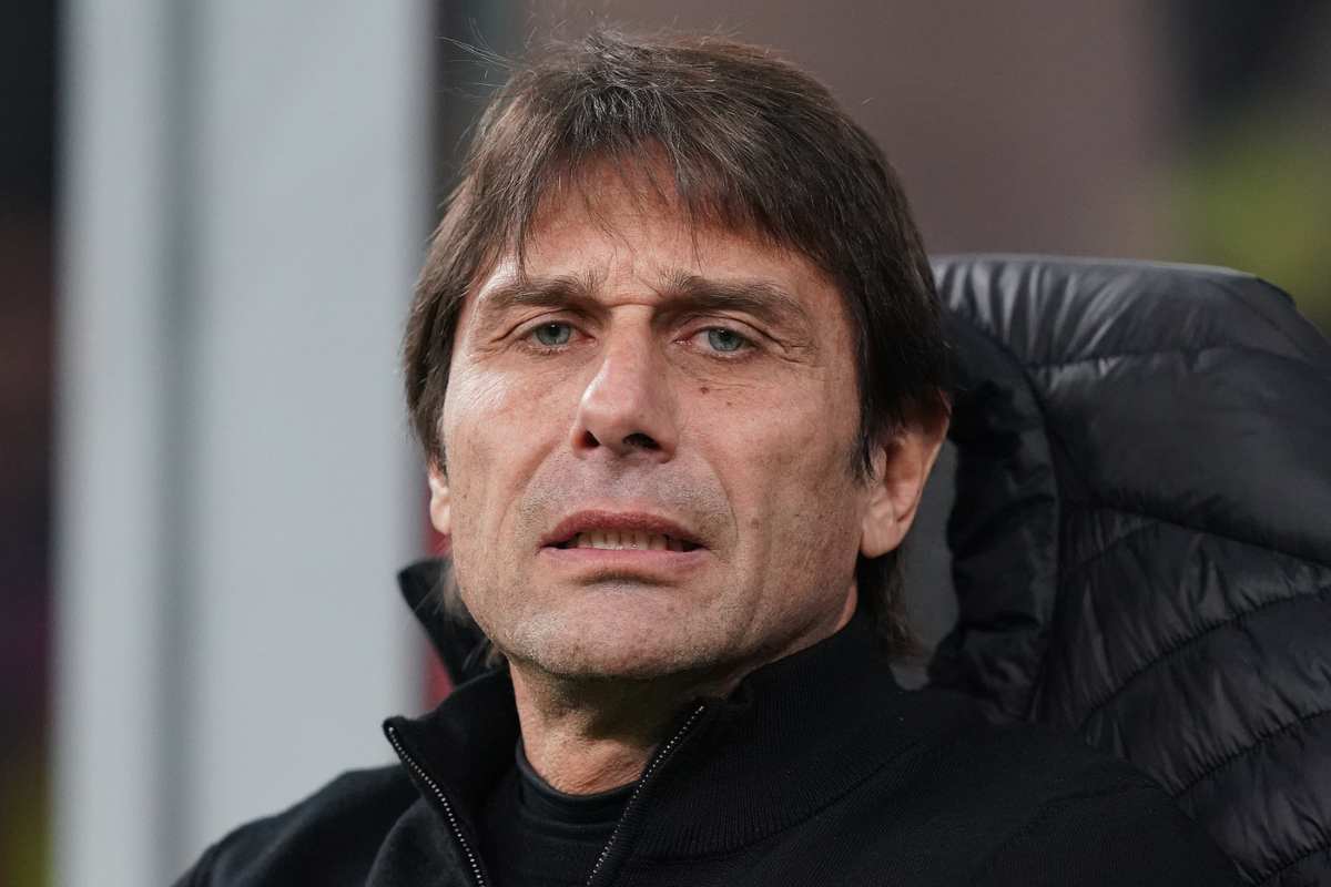 Napoli, Conte tiene tutti sulle spine: la sfida contro il Genoa per mantenere la continuità