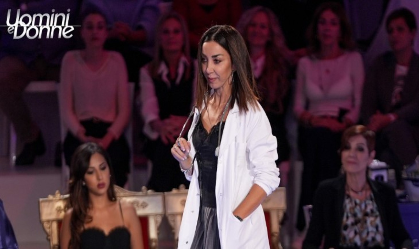 Francesca, la misteriosa dama del trono Over di Uomini e Donne: età, lavoro e segreti su Alessio