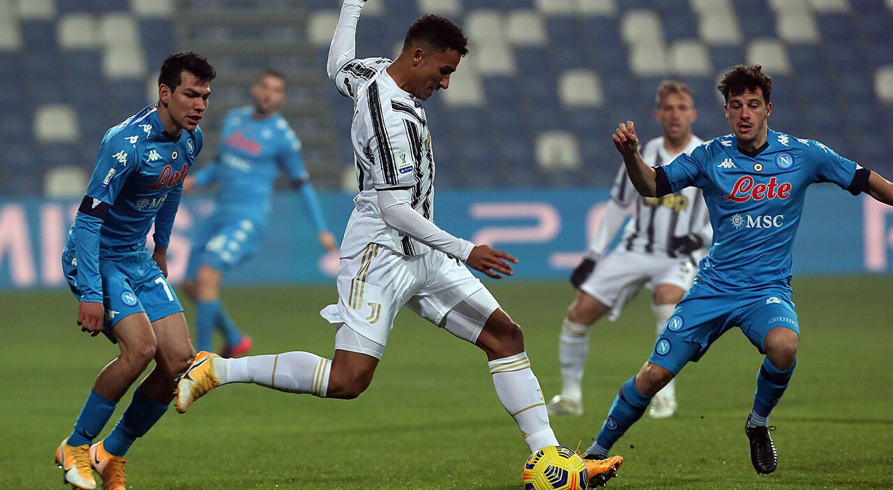 Calciomercato Napoli: Manna sulle tracce di Danilo, il difensore della Juventus si apre