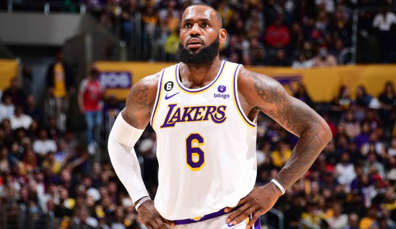 Ma chi è LeBron James? Il vero Re del record appena battuto!
