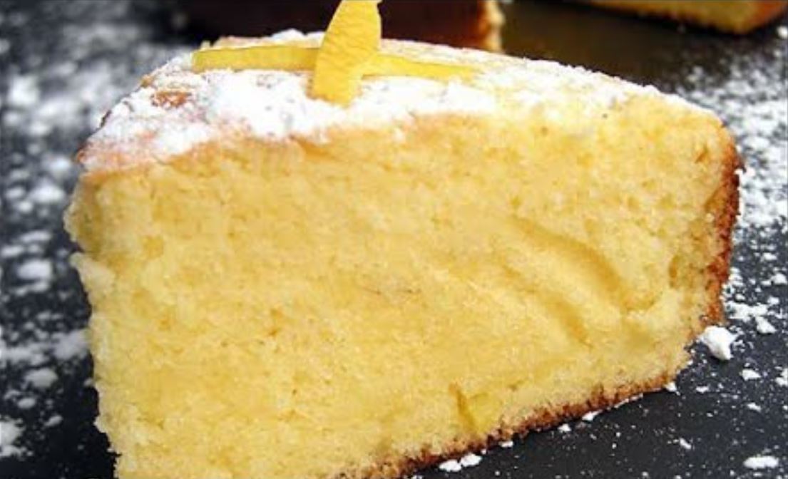 Torta 12 cucchiai al limone: il dolce leggero senza bilancia, burro e latte!