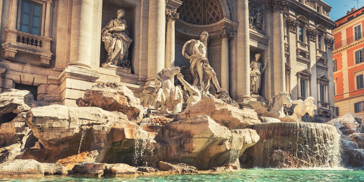 A Roma è apparsa una nuova e misteriosa Fontana di Trevi: scopri di più!