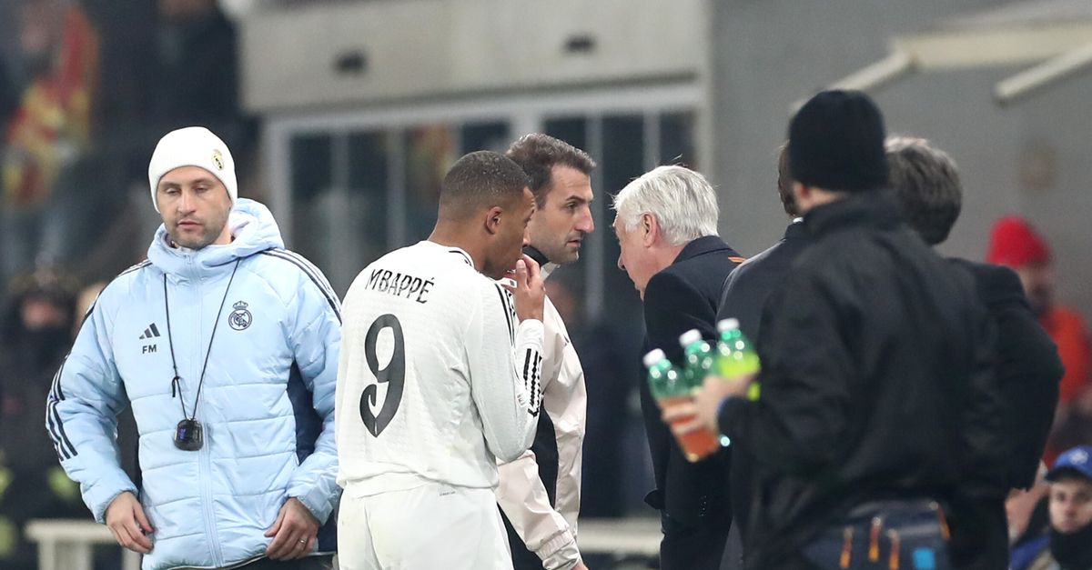 Real Madrid: Mbappé ko per infortunio alla coscia, tempi di recupero incerti